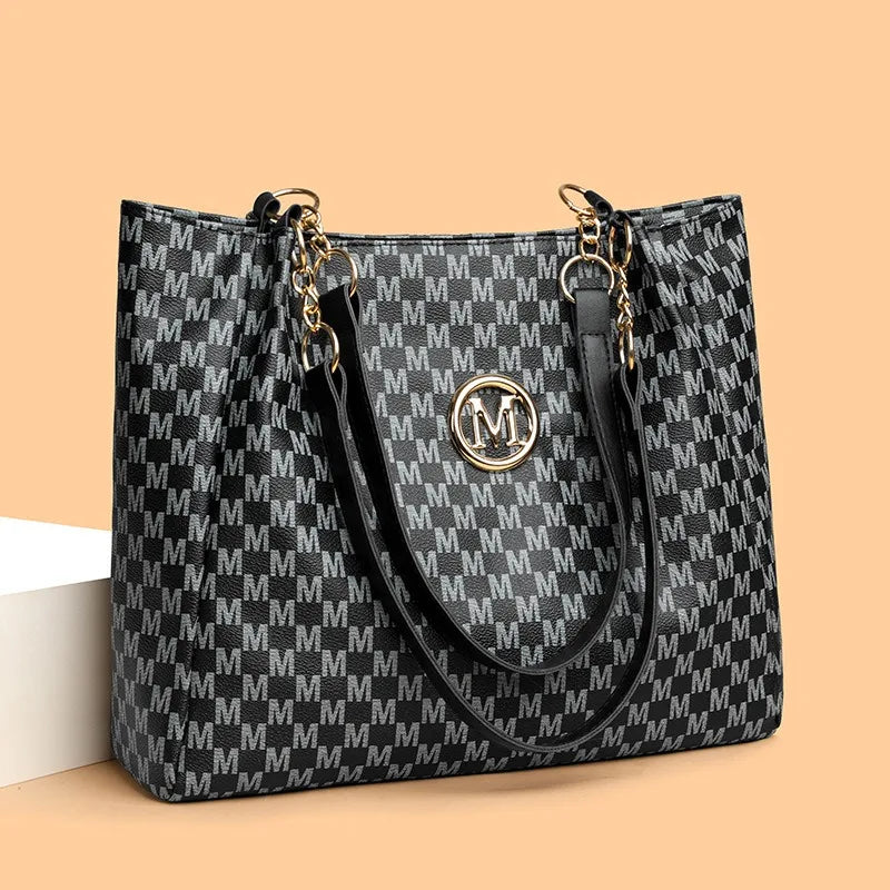 Fashion Letter Pattern Tote Bag with Charm, 2026 New Style Casual Large Capacity Shoulder Bag for Women Simple All-match Handbag