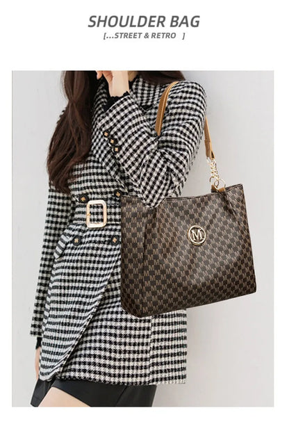 Fashion Letter Pattern Tote Bag with Charm, 2026 New Style Casual Large Capacity Shoulder Bag for Women Simple All-match Handbag