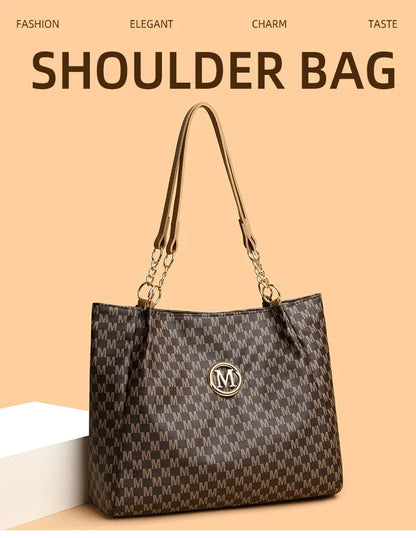 Fashion Letter Pattern Tote Bag with Charm, 2026 New Style Casual Large Capacity Shoulder Bag for Women Simple All-match Handbag
