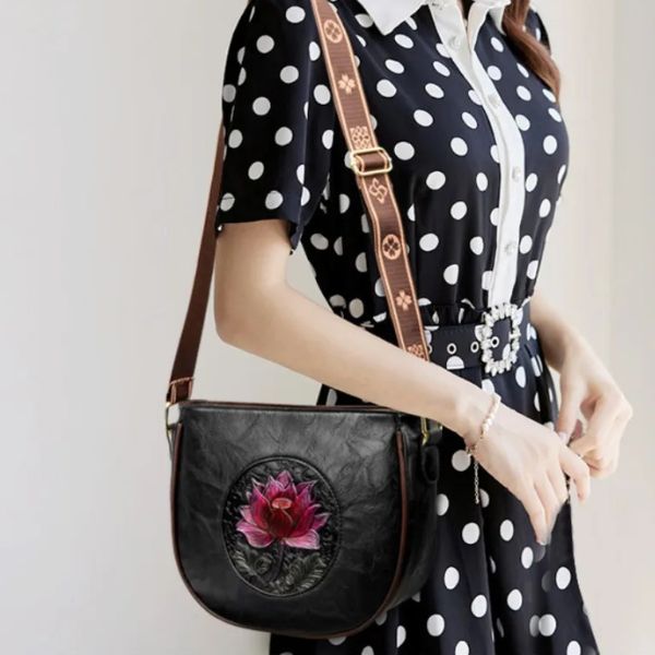 black shoulder bags