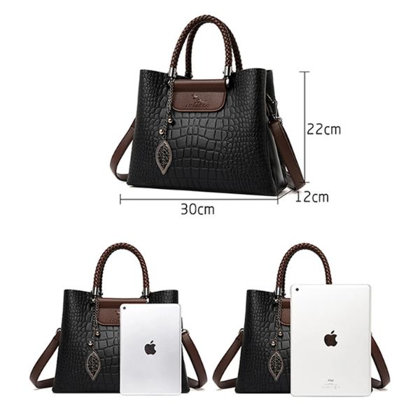 shoulder bag in black