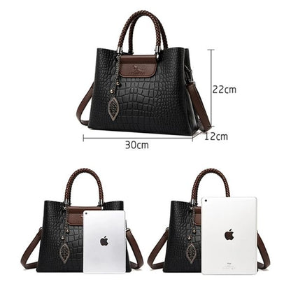 shoulder bag in black